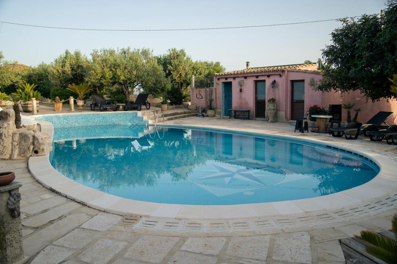 Dependance In Villa Con Piscina Ragusa Luaran gambar