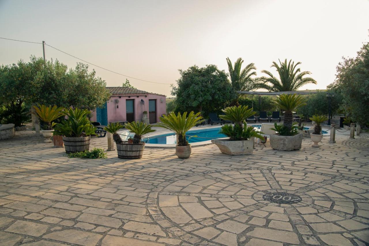 Dependance In Villa Con Piscina Ragusa Luaran gambar