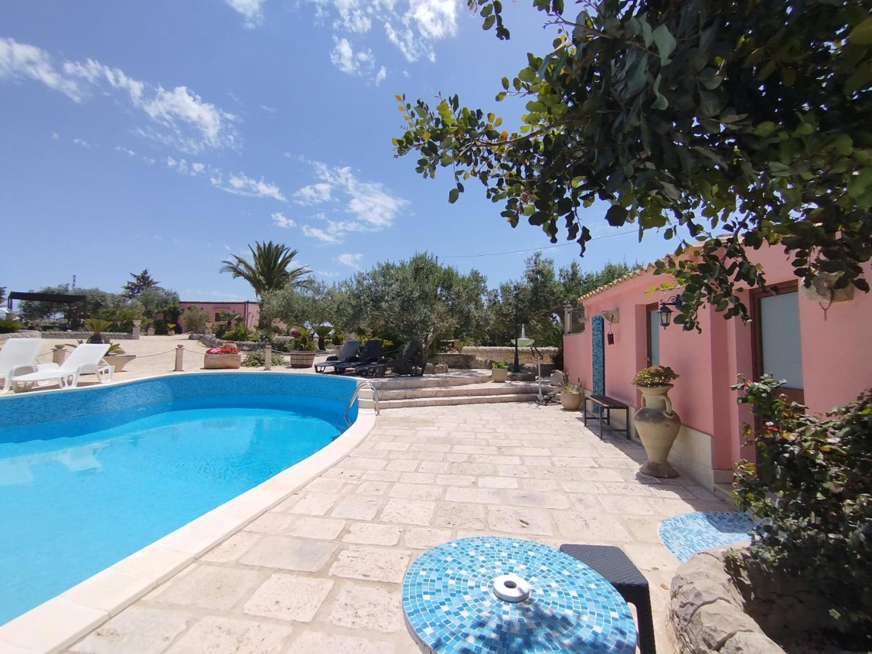 Dependance In Villa Con Piscina Ragusa Luaran gambar