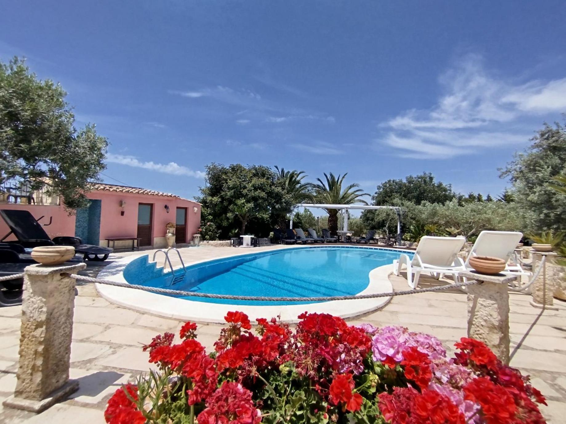 Dependance In Villa Con Piscina Ragusa Luaran gambar